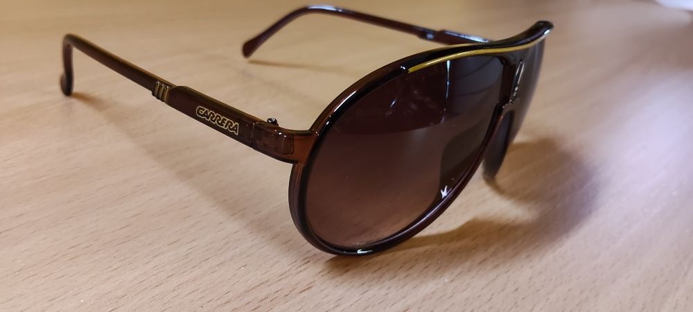 Okulary przeciwsłoneczne Carrera. Styl retro, premium