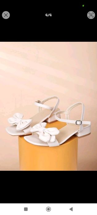 Sandálias beges com laço Novas nr 40