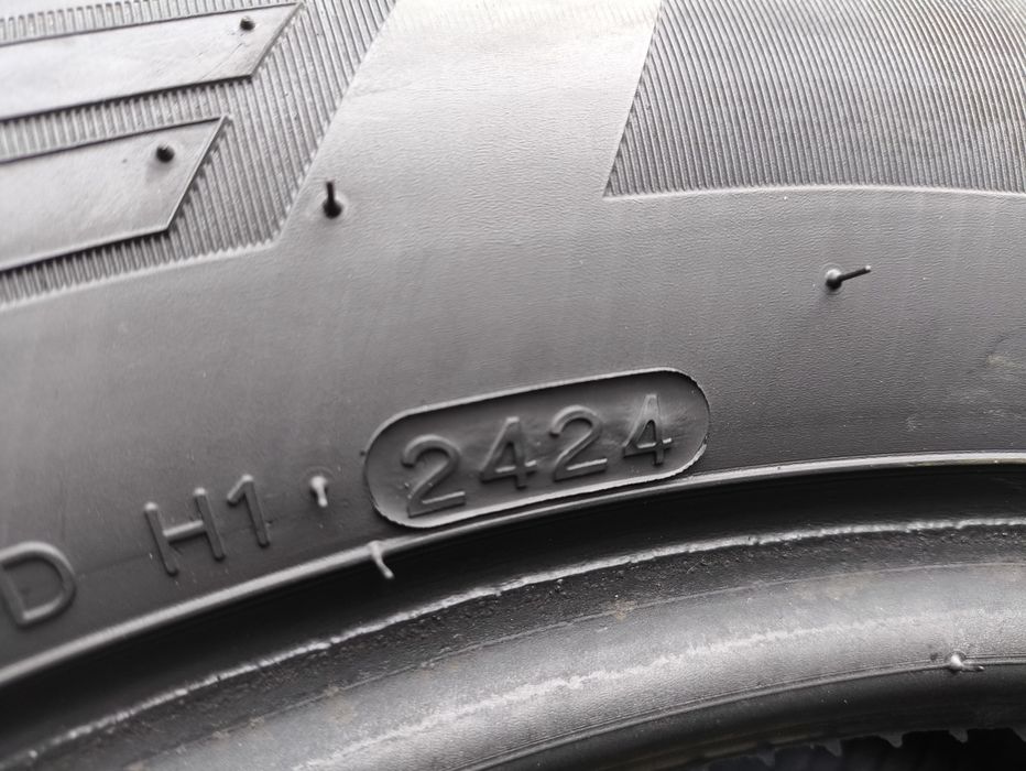 225/55/17C Hankook Winter IceptLV  KOMPLET