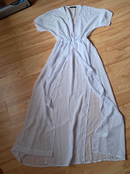 Zmysłowa sukienka plażowa Boohoo