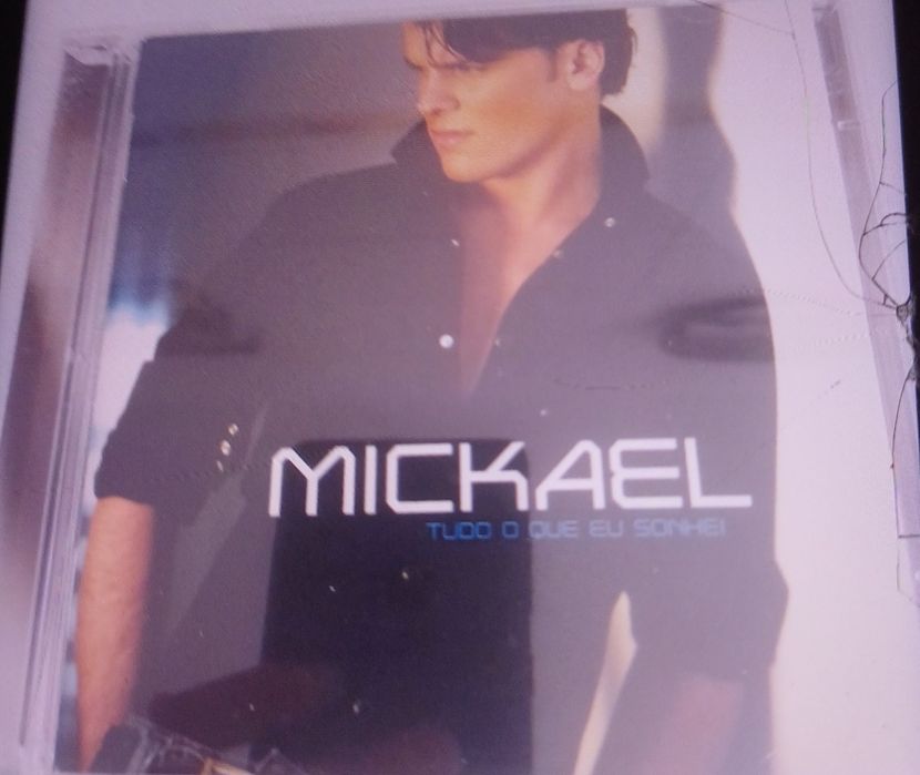 Relógio de parede para cozinha (5€) e vários  CDS ( 5€ cada um)