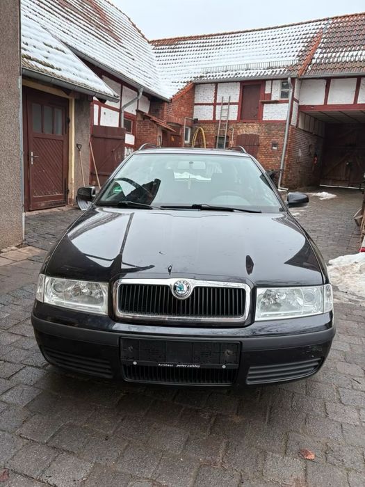 Розборка Skoda tour шкода тур фара капот двери крило фонарь бампер