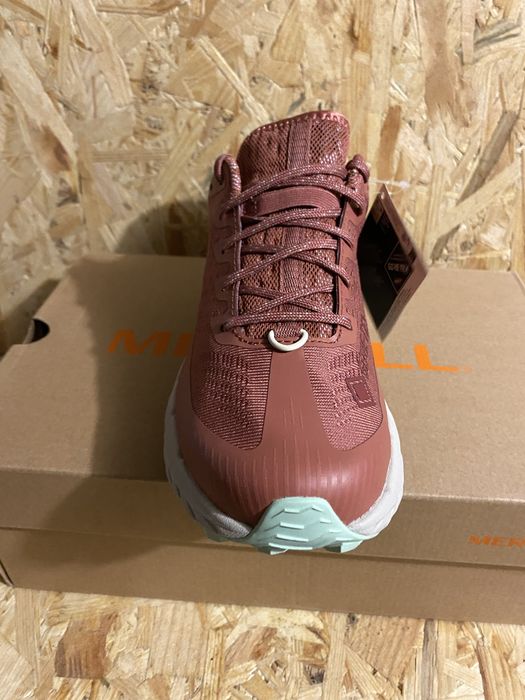 Женские кроссовки ддя бега и трекинга Merrell на Gore-Tex