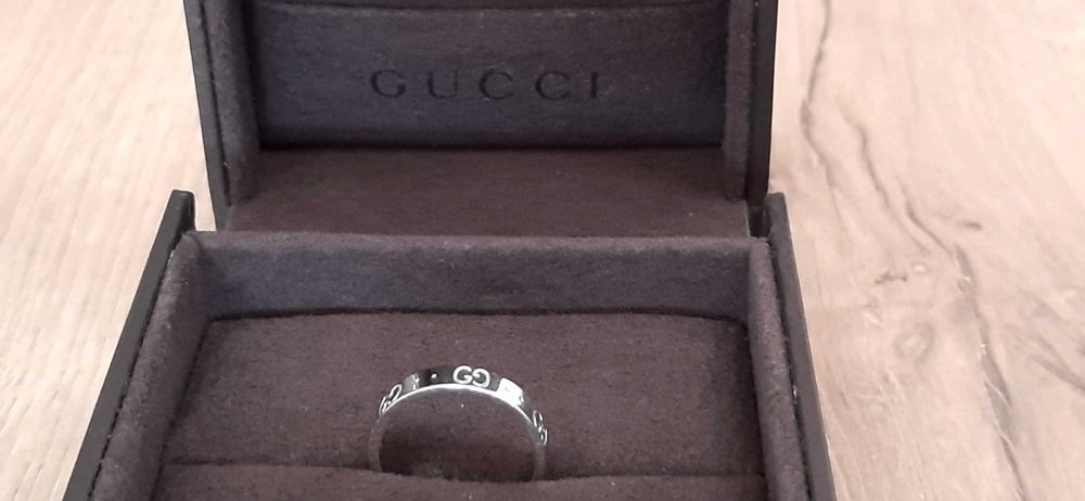 Pierścionek obrączka białe złoto 18-karatów GUCCI