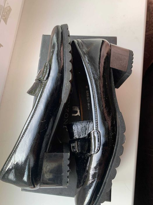 Продам жіноче взуття 38 р шкіра