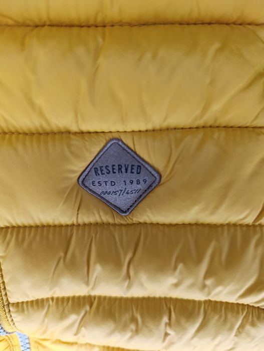 Продам куртку демі,осінню reserved