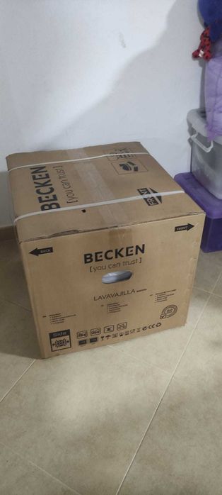 Máquina de Lavar Loiça Compacta BECKEN 6 Serviços – Nova e Embalada