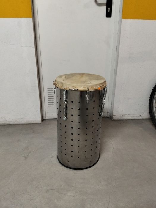 Vendo cavaquinho brasileiro,+um Tantan,+um pandeiro só 250€