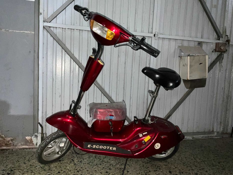 Scooters elétricas (baterias descarregadas por falta de uso)
