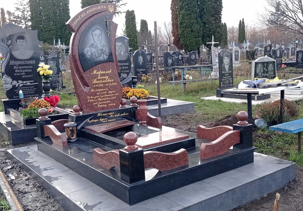 Пам'ятники, вироби з граніту.Ввесь спектр послуг Під ключ.