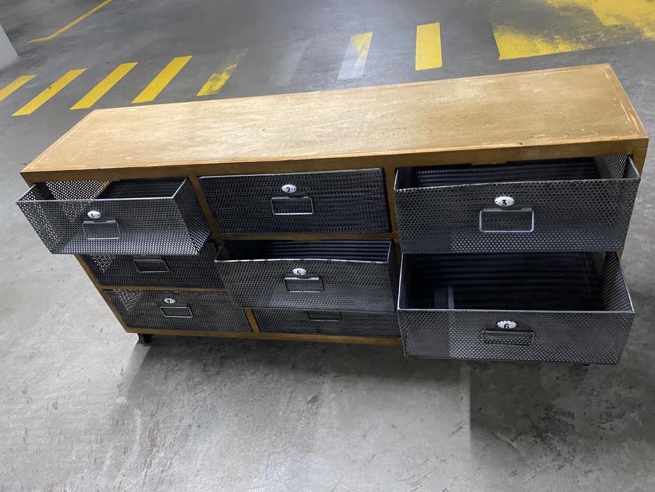 Armário 9 gavetas da Loja do Gato Preto