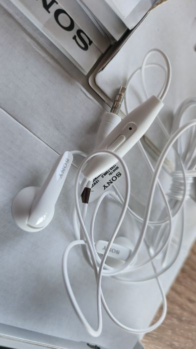 Smartfon Sony xperia SP biały + zestaw słuchawkowy MH410c