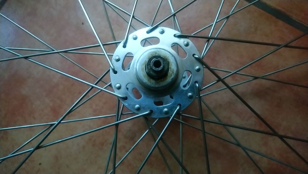 Koło rowerowe szosowe.