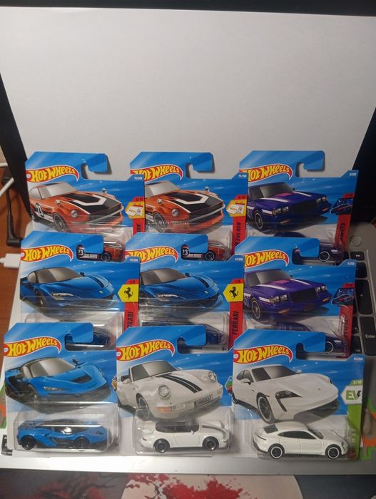 Машинки Hotwheels