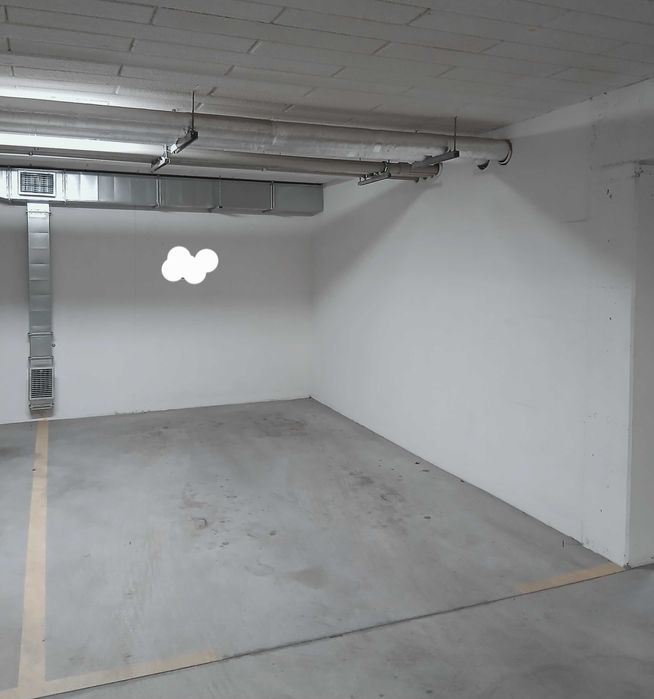 Miejsce Postojowe 16m Ul. Botaniczna 75 A-B