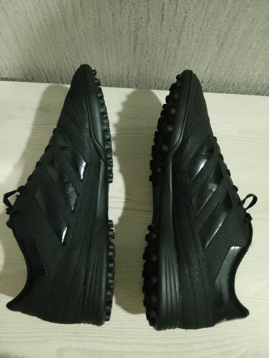 Сороконожки Adidas оригінальні 44-45 р. Нові
