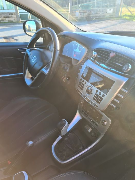 Lancia Delta 1.6 Multijet (2010)-Estilo italiano