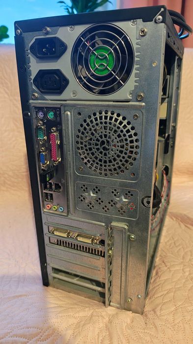 Komputer stacjonarny AMD Athlon X2 / 8 GB RAM / GTX 260 / Windows 10