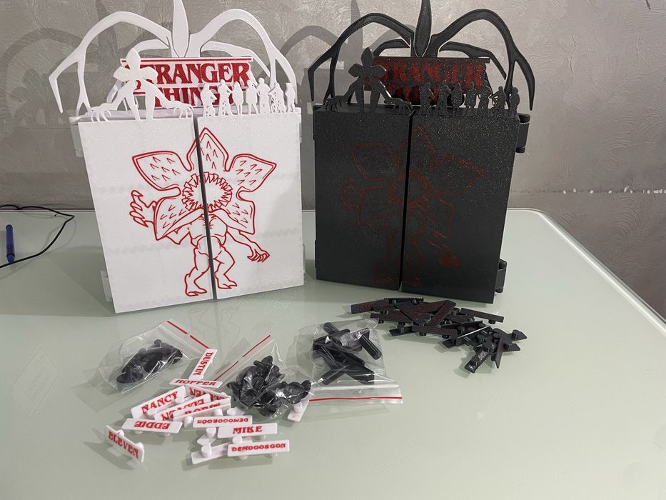 ‼️РОЗПРОДАЖ‼️Стенд/Бокс для фігурок Kinder Joy Stranger Things