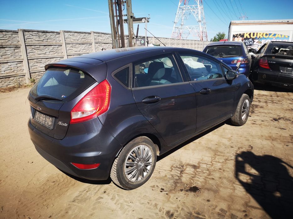 Klapa bagażnika zderzak tył drzwi Ford Fiesta mk7 ja8