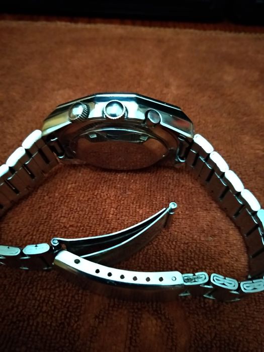 Часы ORIENT хронограф кварцевые.