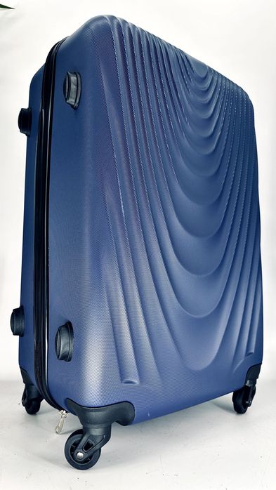 Nowa walizka średnia , bagaż do 20 kg, torba / walizki podrożne