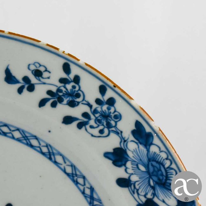 Grande Prato Porcelana da China, flores, período Qianlong, séc. XVIII