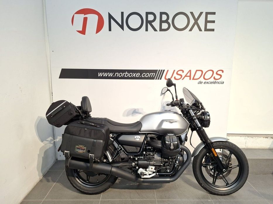 Moto Guzzi V7  Stone