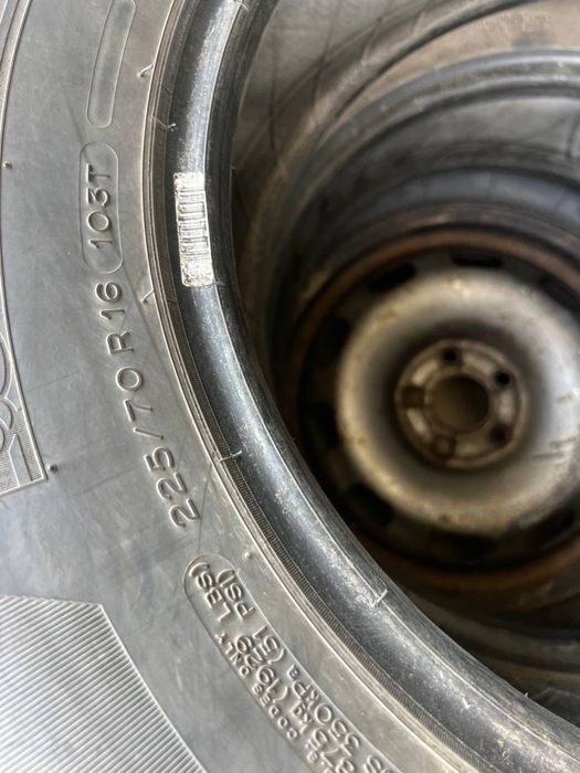 225/70/16 Michelin 9.5мм пара зимних шин в состоянии новых