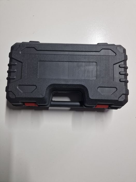 mini motosserra elétrica sem fios, especificamente um modelo portátil