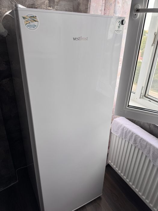 Продається Морозильна камера Vestfrost CMF144W