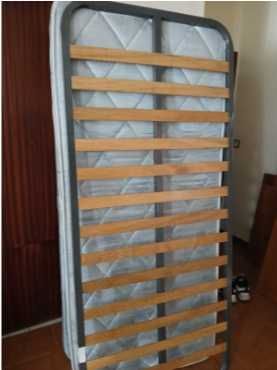 2 COLÇHÕES 1 ESTRADO (praticamente novos)