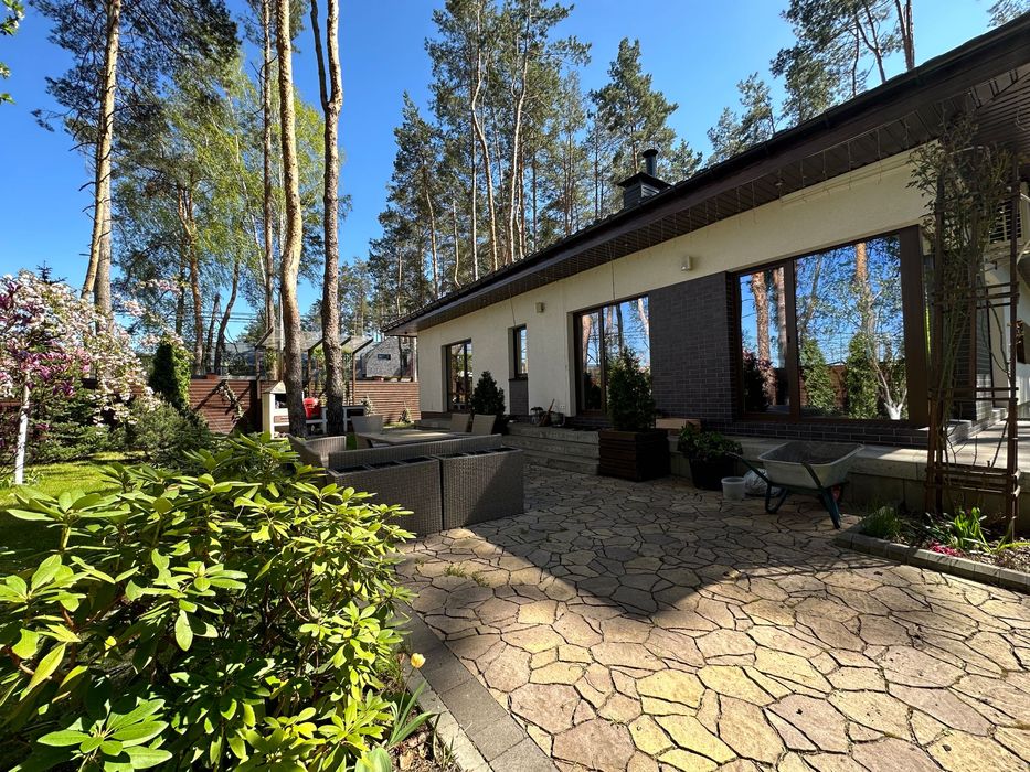 Будинок у найкращій локації Бучі, ділянка 8,5 соток