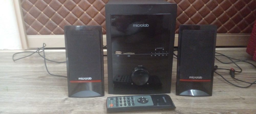 Продам стерео акустическую систему.MICROLAB V700U