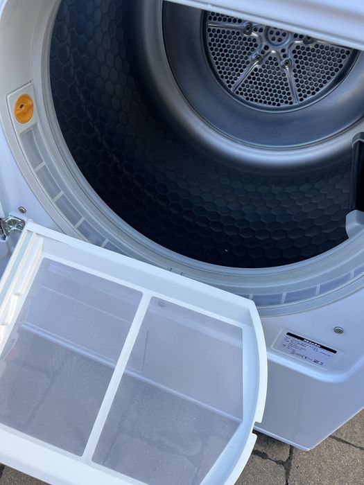Сушильна машина конденсаціного типу Miele T8400C відмінний стан + гарантія