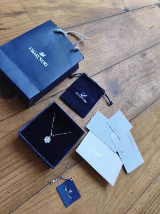 Colar Swarovski novo na Caixa