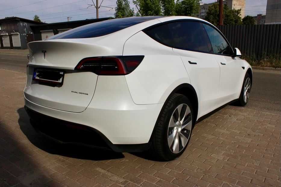 Продам Tesla Model Y Dual motor 2021 года