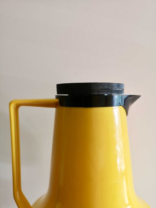 Garrafa térmica/termos vintage em plástico resistente/rígido amarelo