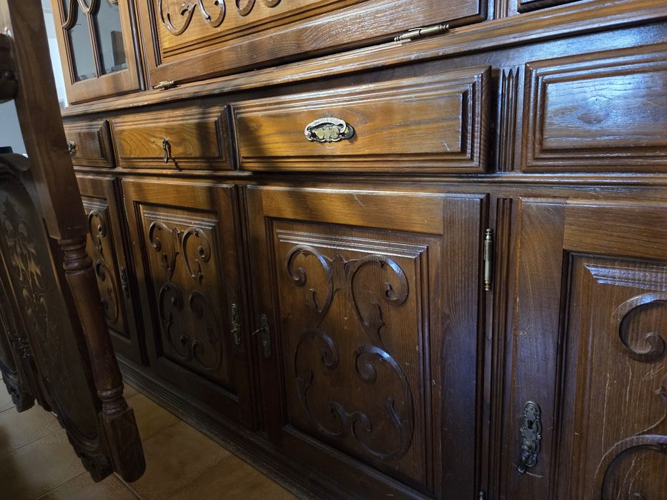 Móvel sala com mesa e cadeiras