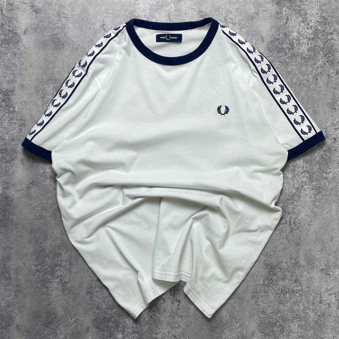 Футболка Fred Perry на лампасах L идеал