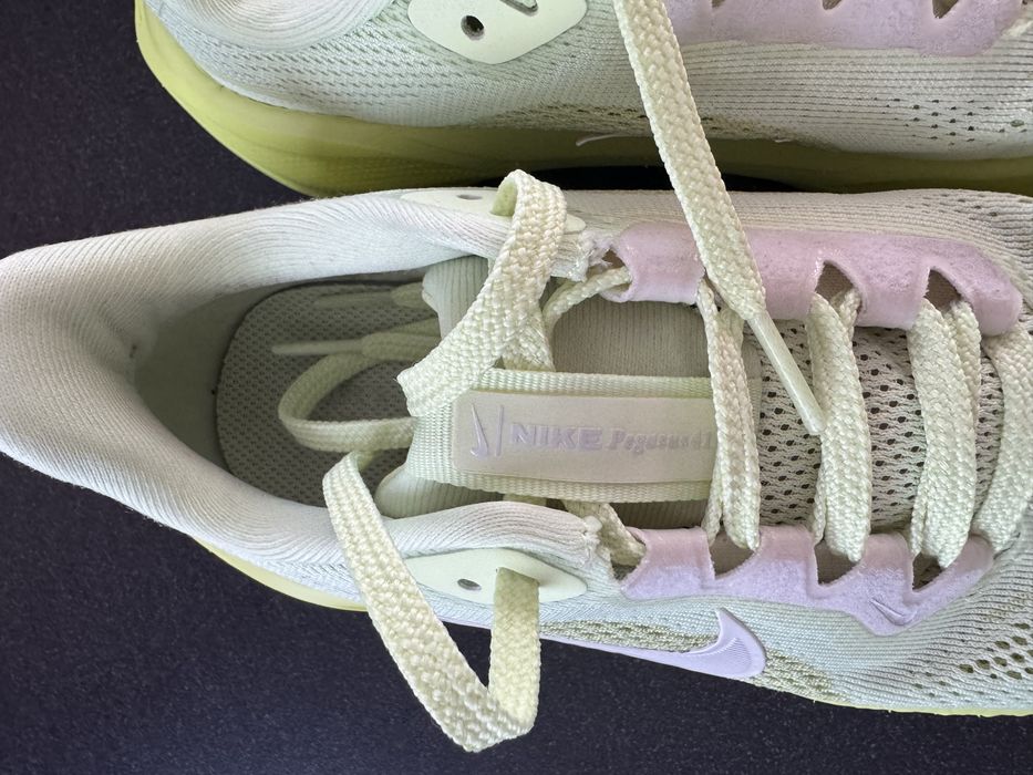 Продам детские кроссовки Nike