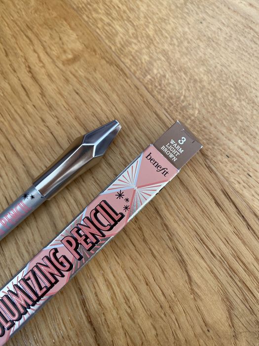 Kredka do brwi benefit gimme brow volumizing pencil 3 warm light brown