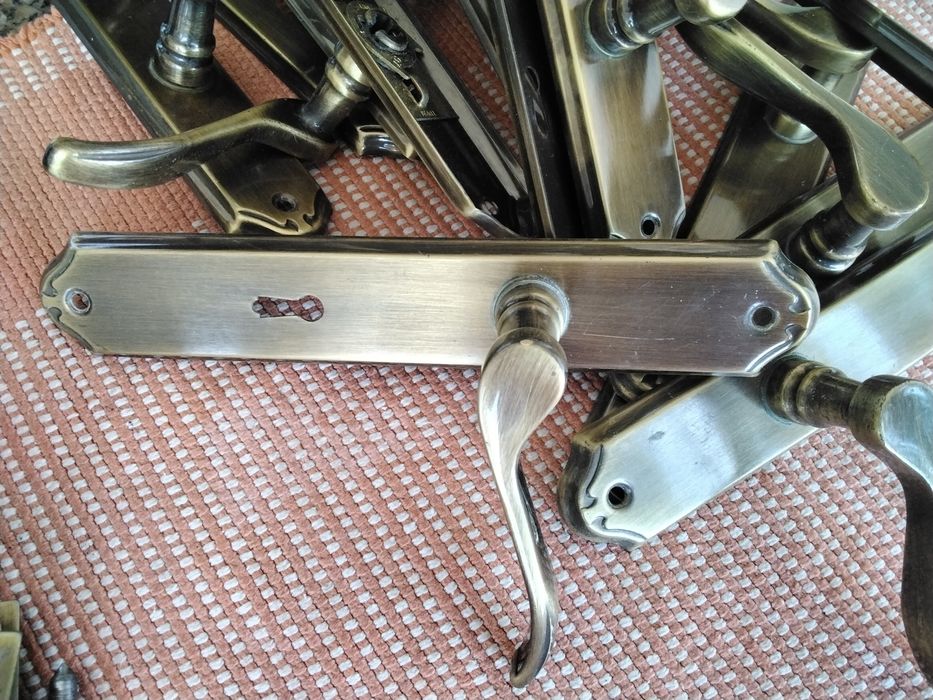 Puxadores fechaduras dobradiças