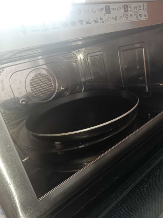 Micro-ondas + Forno Whirlpool 6th Sense