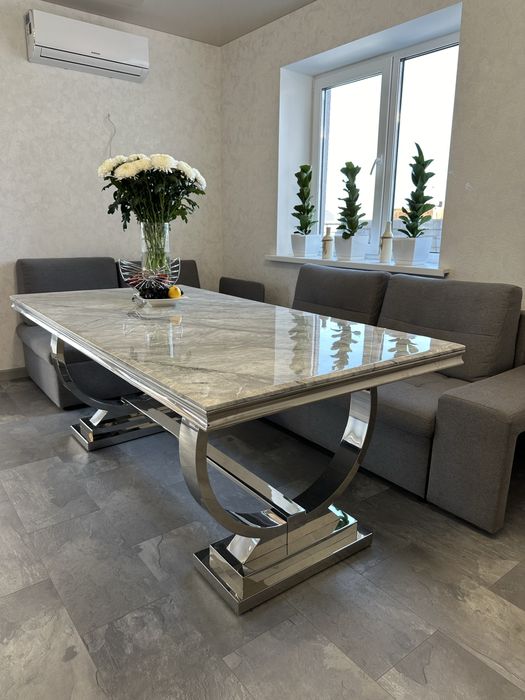 Продам сучасний котедж з гаражем і ремонтом