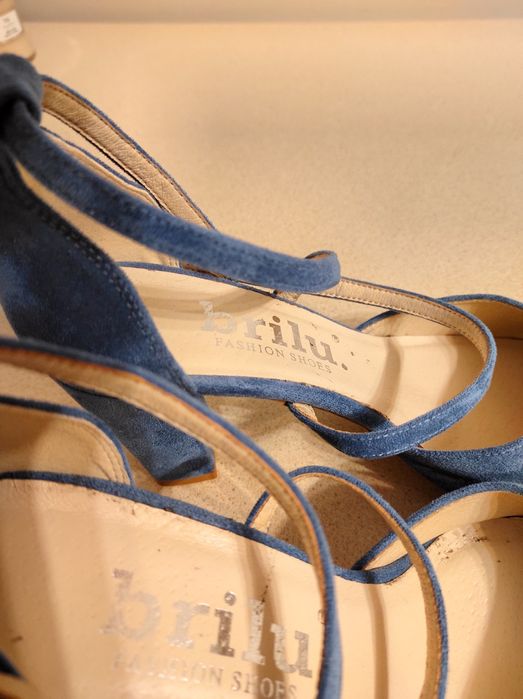 Brilu czółenka zamszowe na słupku r.39