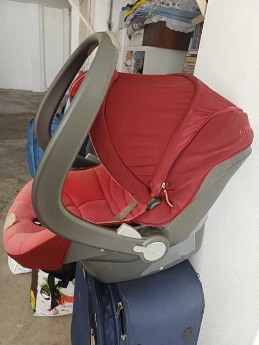 Cadeira auto ou ovo da Chicco vermelho