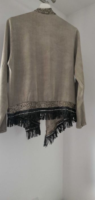 Narzutka khaki z cekinami i frędzlami. Rozmiar oversize