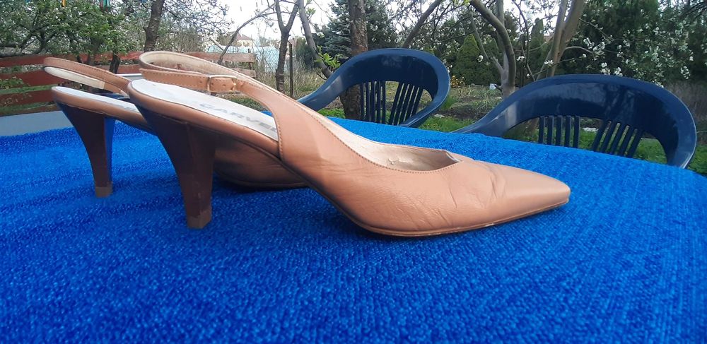 CARVELA buty czółenka bez pięty skóra beżowe r. 37