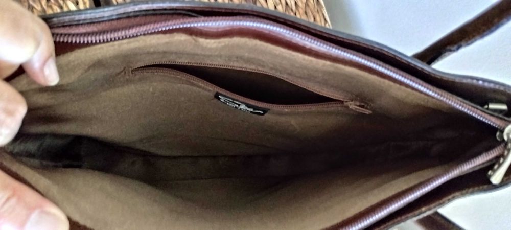 Mala de senhora em pele castanha